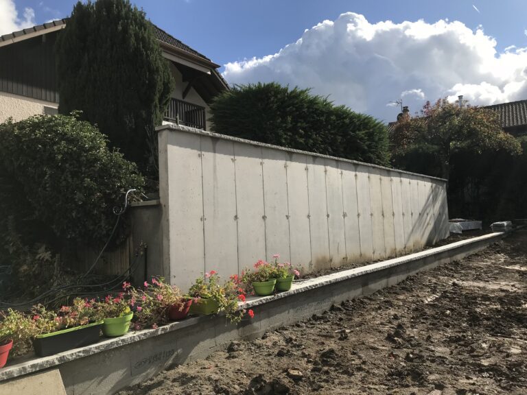 Aménagement extérieur du jardin à Viry – Mur de Soutènement Béton