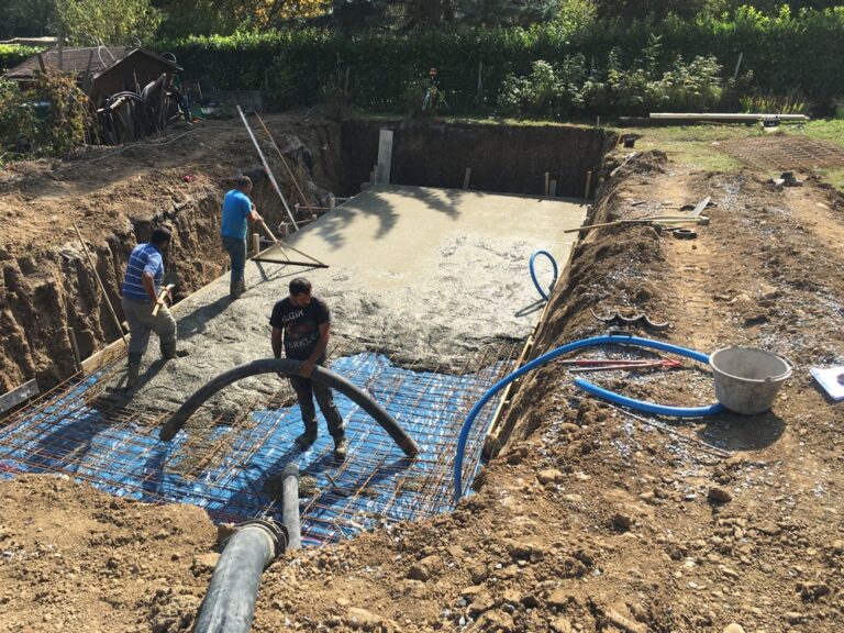 Aménagement extérieur du jardin à Cranves-Sales – Terrassement Terrasse Piscine béton
