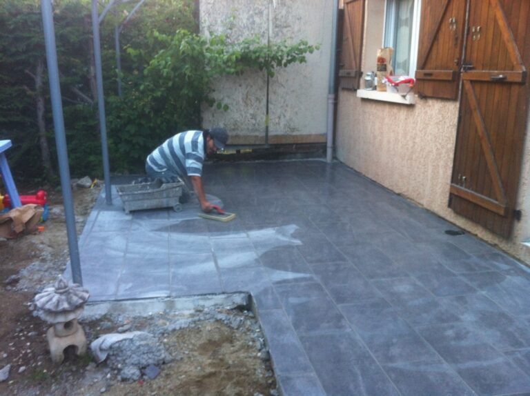 Aménagement extérieur du jardin (Chape Carrelage Terrasse, Ville-la-Grand)