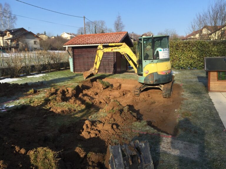 Aménagement extérieur du jardin sur le chantier Terrassement Piscine à Reignier-Ésery