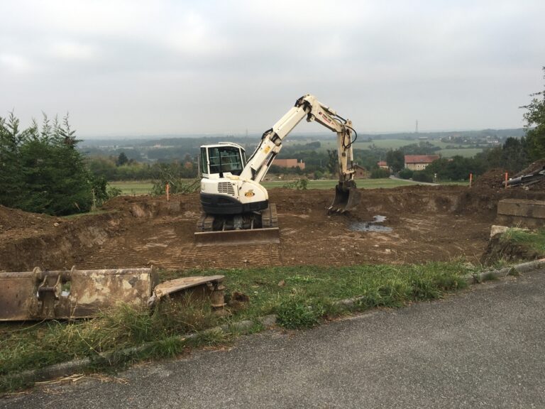 Aménagement extérieur du jardin sur le chantier Terrassement et VRD Construction villa à Saint-Cergues