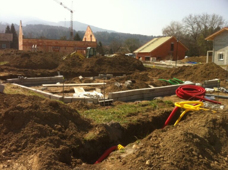 Aménagement extérieur du jardin sur le chantier Terrassement VRD Construction à Saint-Pierre-en-Faucigny