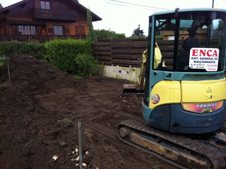 Aménagement extérieur du jardin sur le chantier Terrassement Maçonnerie à Bons-en-Chablais
