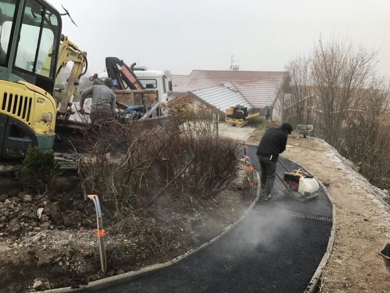 Aménagement extérieur du jardin sur le chantier Terrassement à Cranves-Sales