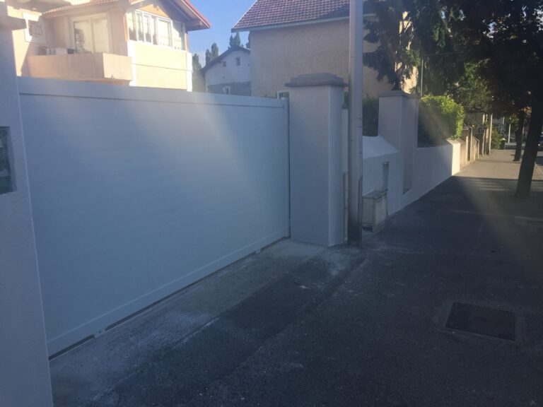 Aménagement extérieur du jardin à Annemasse – Crépi muret Portail
