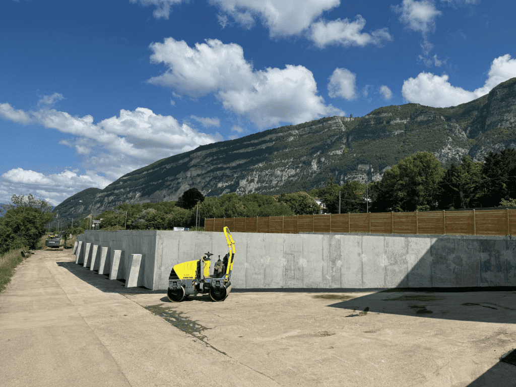 Mur de soutènement béton armé vu sur le Salève à Collonges Bossey