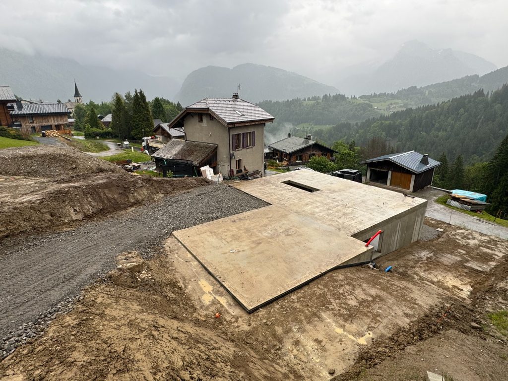Chalet en fin de chantier en Haute-Savoie, construction réalisée par ENCA BTP