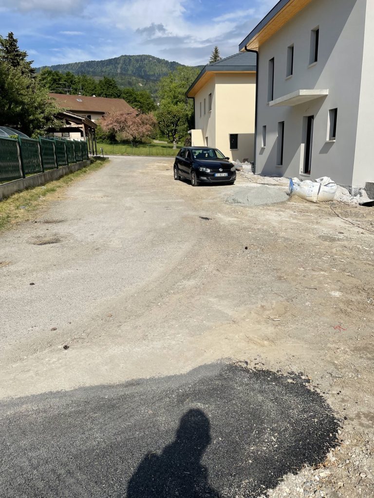 Villa jumelée neuve livrée à Cranves-Sales avec entrée carrossable
