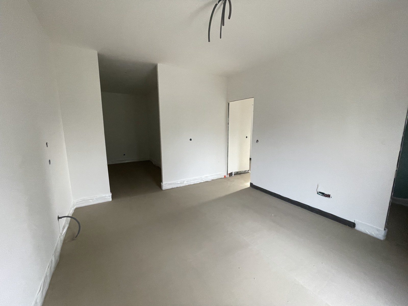 Pièce intérieure terminée en placoplâtre peint