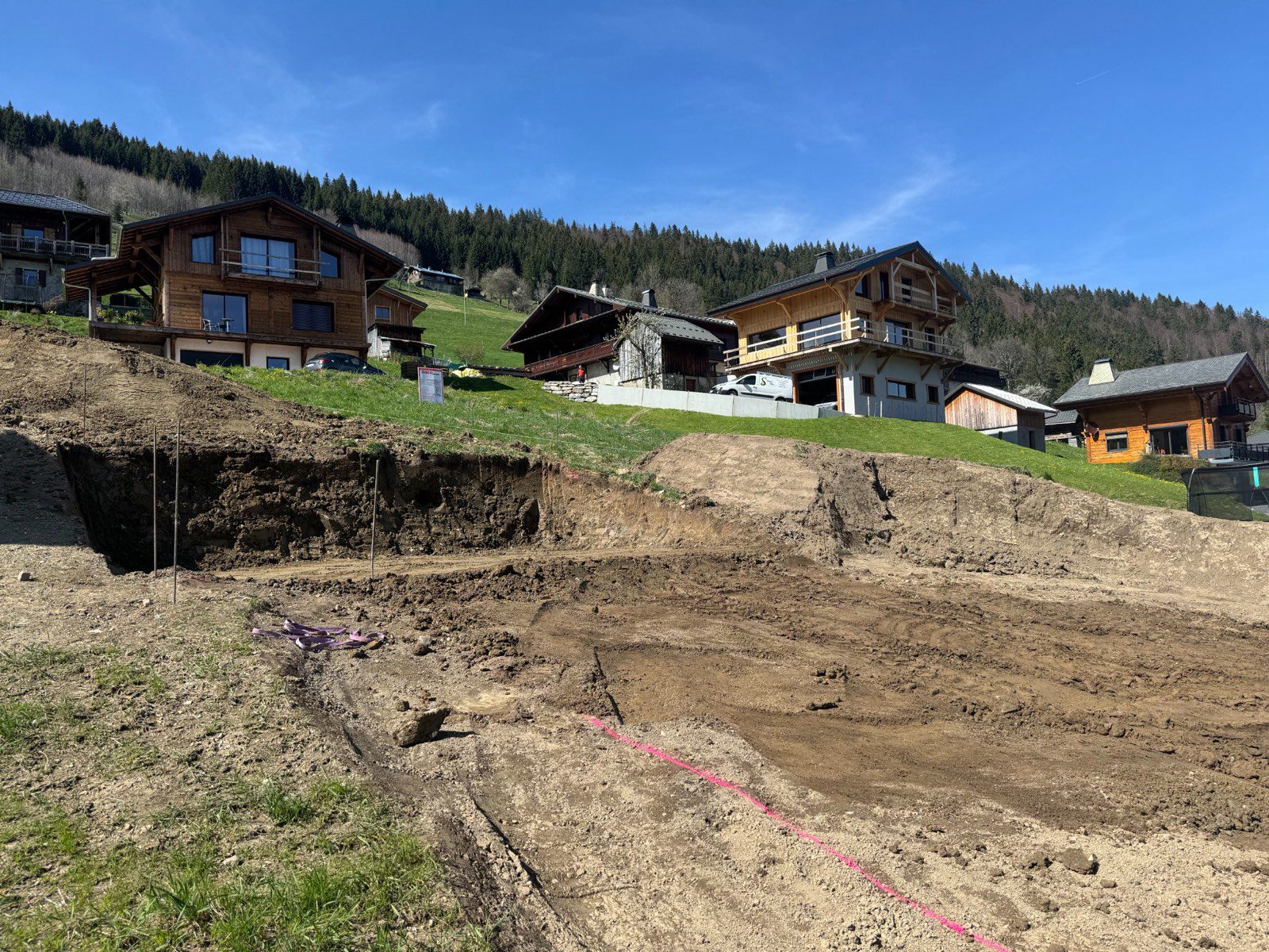Préparation des fondations du chalet moderne